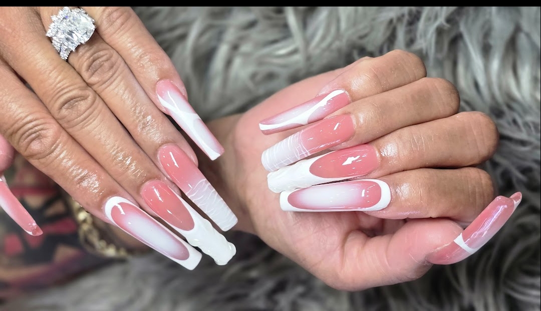 Jolies Nails logo